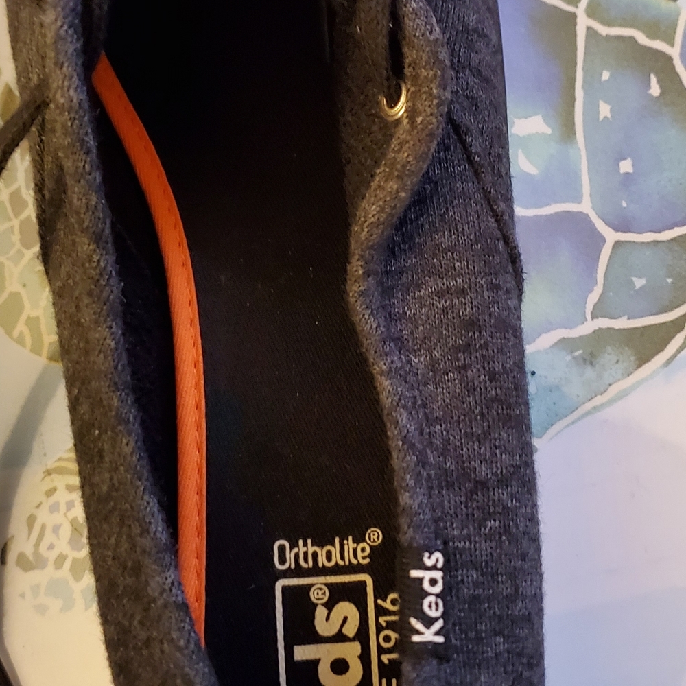 1 pair of New women's  Keds size  US 10